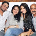 अनुष्का शर्मा अपने परिवार के साथ 