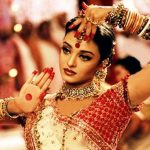 ऐश्वर्या राय फिल्म देवदास (2002) के गीत "डोला रे डोला" 