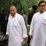 मुलायम सिंह अपने भाई राम गोपाल यादव साथ