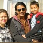 बिराज भट्ट अपनी पत्नी और बेटे के साथ