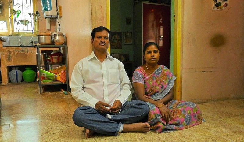 अरुनाचलम मुरुगनांथम अपनी पत्नी शांति के साथ 