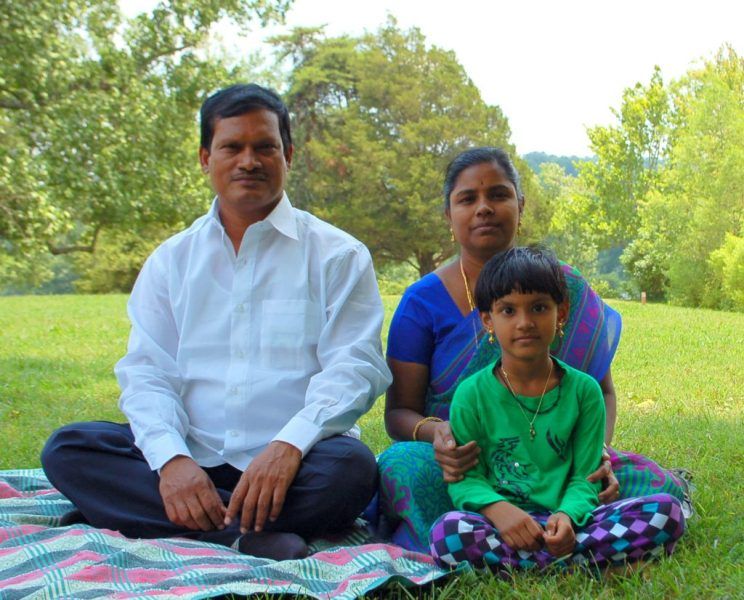 अरुनाचलम मुरुगनांथम अपने परिवार के साथ