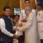 अरुनाचलम मुरुगनांथम पद्म श्री पुरस्कार प्राप्त करते हुए 