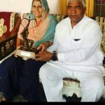 महावीर सिंह फोगाट अपनी पत्नी के साथ  