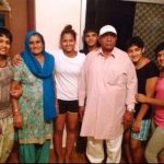 महावीर सिंह फोगाट अपने परिवार के साथ 