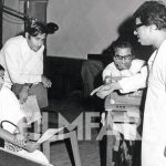राजेश खन्ना किशोर कुमार के साथ गीत रिकॉर्डिंग के दौरान 