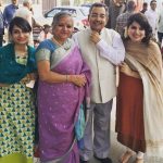 विनोद दुआ अपनी पत्नी और बेटियों के साथ 
