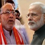 नरेन्द्र मोदी अपने छोटे भाई प्रहलाद मोदी के साथ 