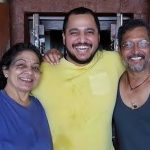 नाना पाटेकर अपनी पत्नी और बेटे के साथ 