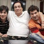 कादर खान अपने बेटों के साथ 