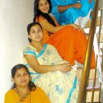 शिल्पा शिंदे अपनी बहनों और भाई के साथ 