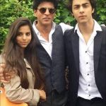आर्यन खान अपने पिता और बहन सुहाना खान के साथ 