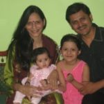 रोहिताश अपनी पत्नी और बेटियों के साथ 