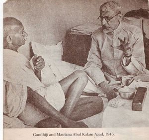 अबुल कलाम आज़ाद महात्मा गांधी अनशन के दौरान 