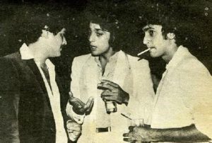 कुमार गौरव संजय दत्त के साथ शराब पीते हुए 