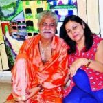 संजय मिश्रा अपनी पत्नी के साथ 