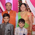 संजीव श्रीवास्तव अपने परिवार के साथ 