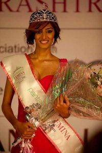 एरिका फर्नांडिस पेंटालून फेमिना मिस महाराष्ट्र 2011 ख़िताब के साथ 
