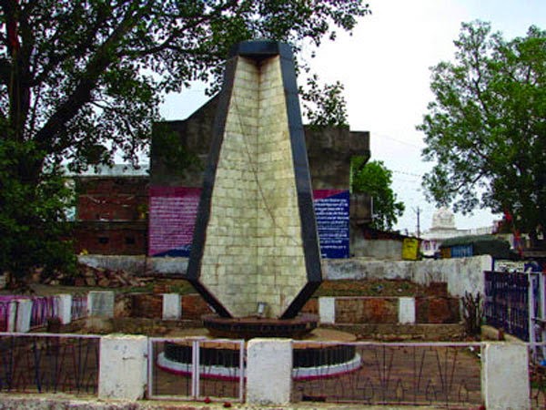 स्लीमनाबाद स्थित स्लीमैन का स्मारक