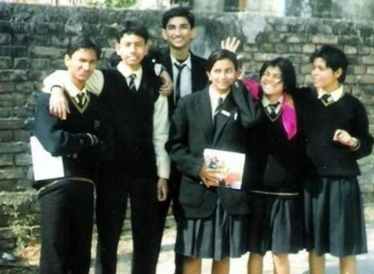 Sushant Singh Rajput With His School Friends