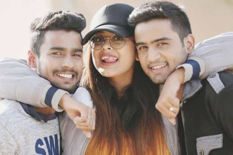 Yamini Singh with her Two Brothers- Prashant Singh (Businessman) and Chandresh Singh