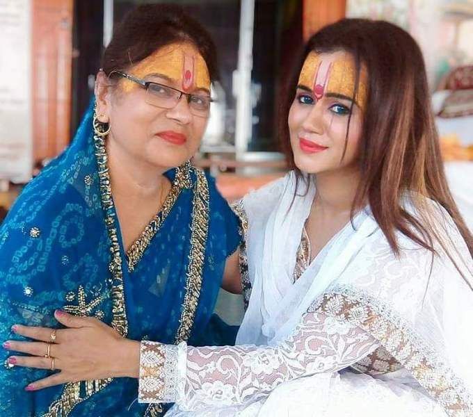 Gunjan Pant with her mother Manju Pant