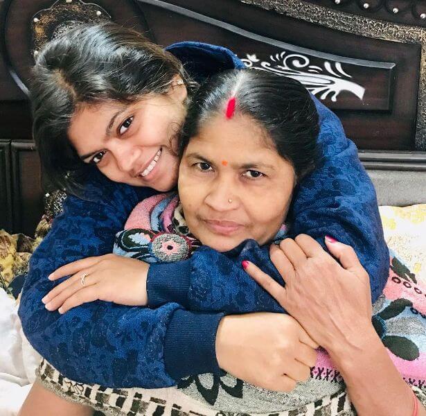 Nisha Dubey with her mother