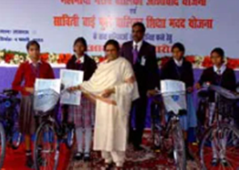 Mayawati distributing bicycles to poor school girls