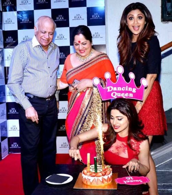 Shilpa Shetty with parents