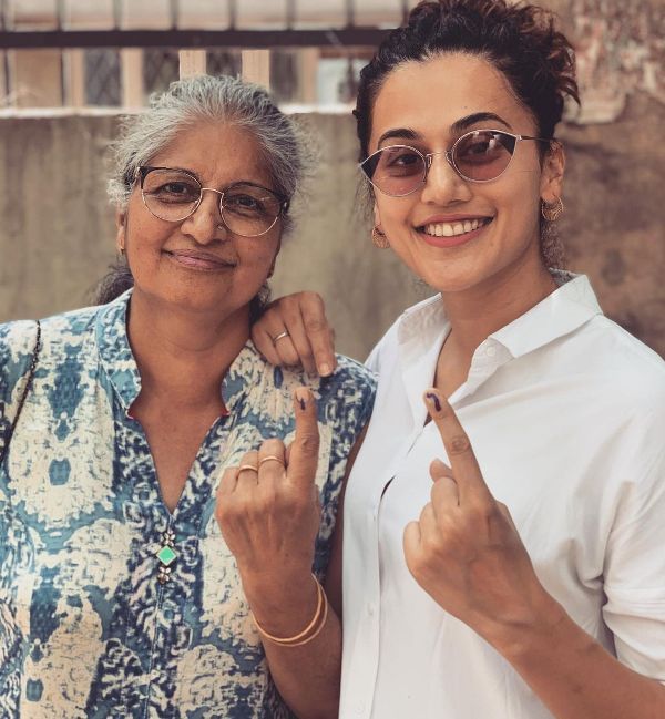 Taapsee Paanu with her mother