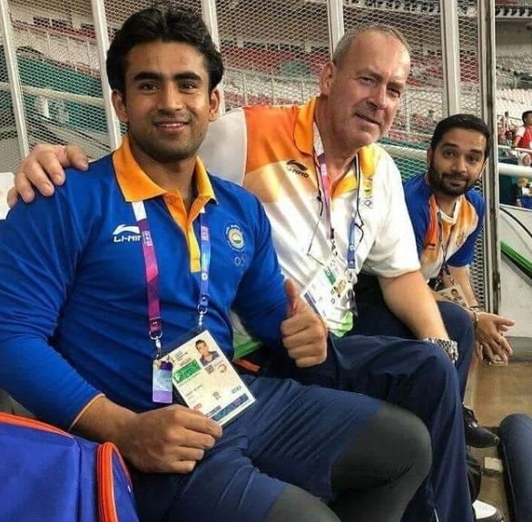 Shivpal Singh with his coach Uwe Hohn at Asian Games 2018