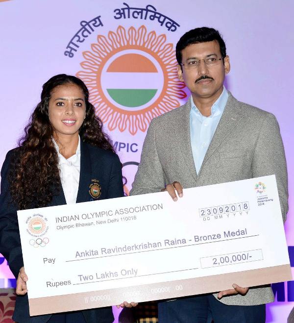 Ankita while reciving a 2 lakh rupees cheque after winning bronze in 2018 Olympics