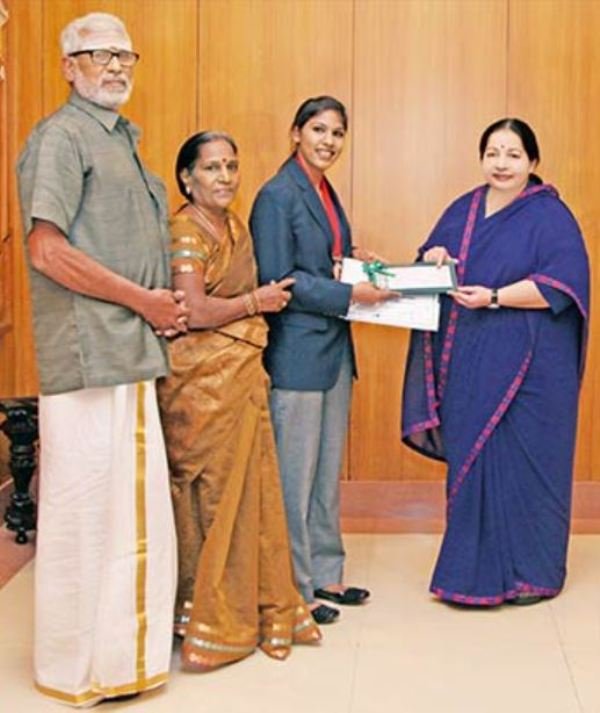 Former Tamilnadu Chief-Minister J Jayalalithaa with Bhavani Devi and her parents while receiving an honour