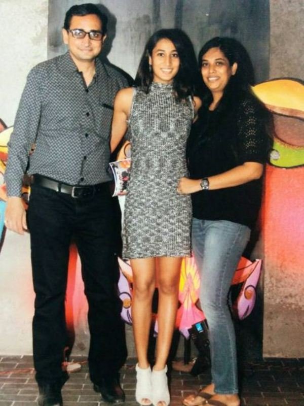 Maana Patel with her parents
