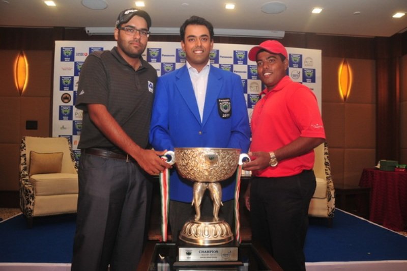 Manav Jaini Anirban Lahiri of India along Sri Lankas Mithun Perera pose with the new trophy