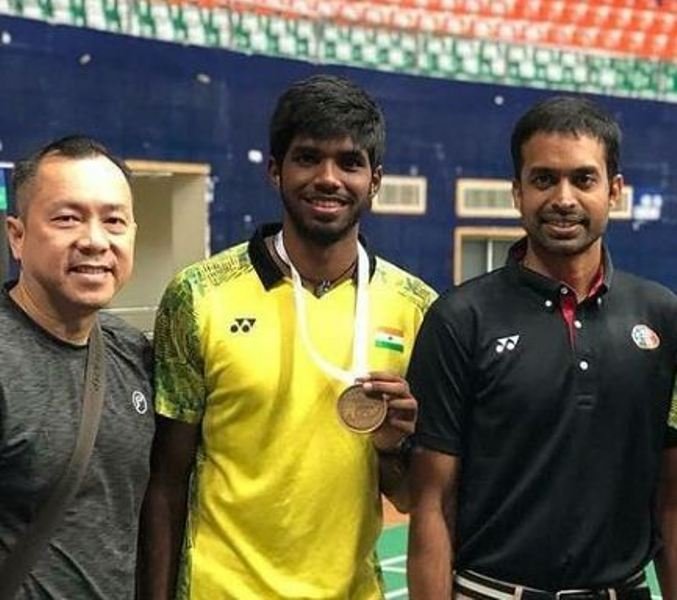 Satwiksairaj Rankireddy with his coaches Pullela Gopichand (right) and Tan Kim Her (left)