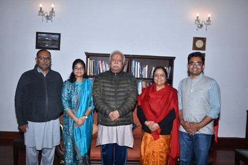 Baby Rani Maurya with her family and Mohan Bhagwat center