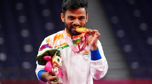 Krishna Nagar with the gold medal at 2020 Summer Paralympics