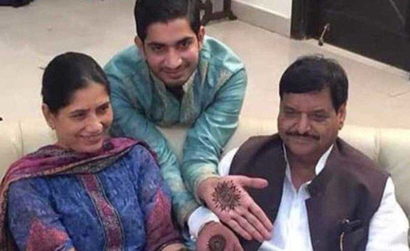 Shivpal Singh Yadav with his wife and son
