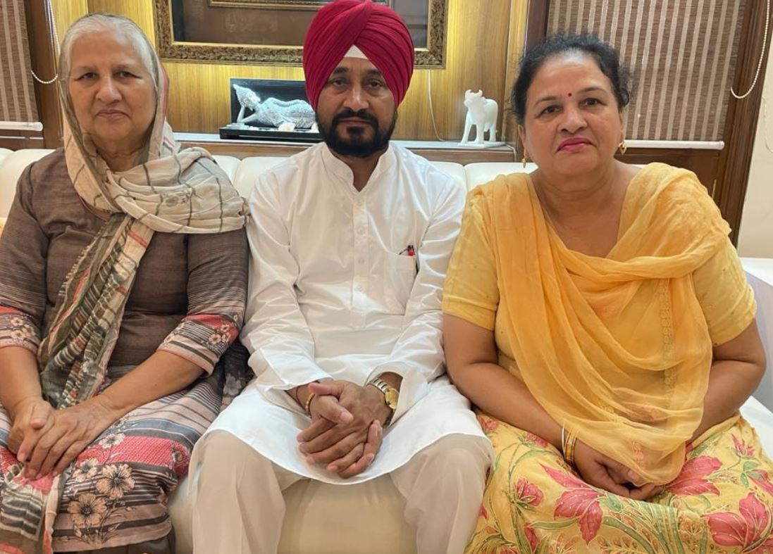 Charanjit Singh Channi with his sisters
