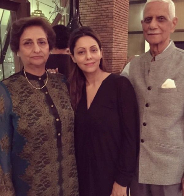 Gauri Khan with her parents
