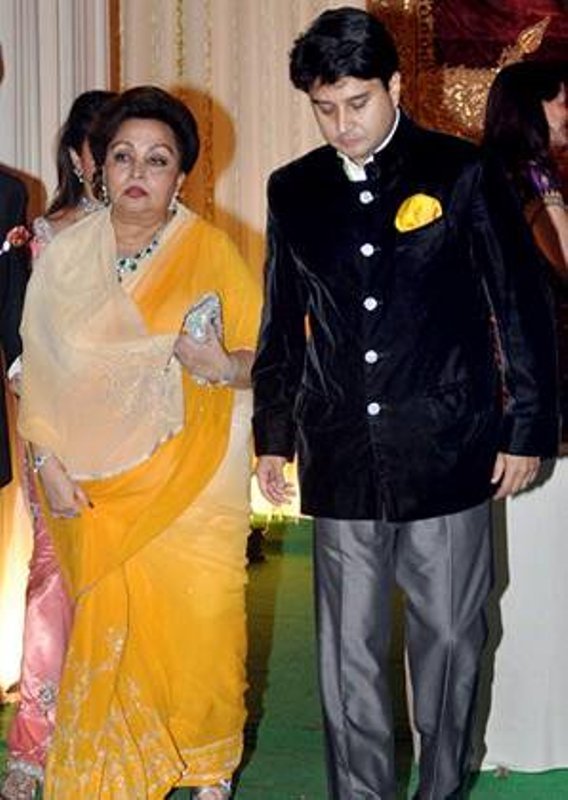Jyotiraditya Scindia with his mother