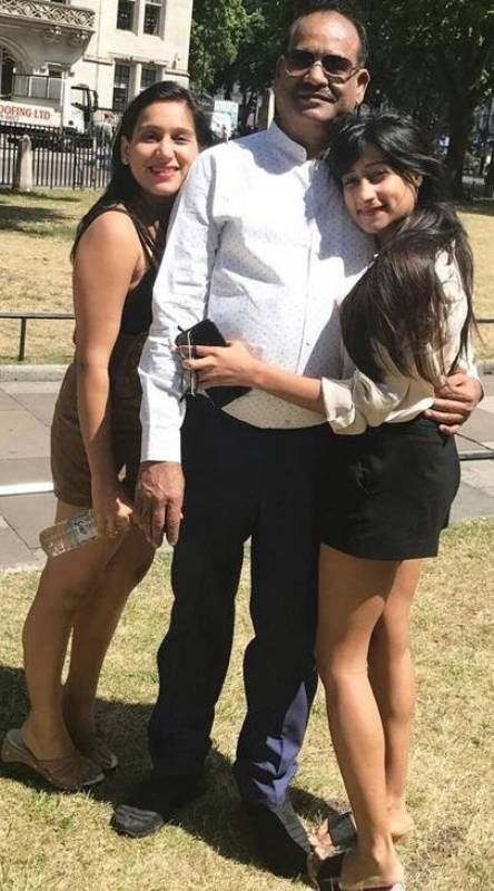 Om Birla with his daughters