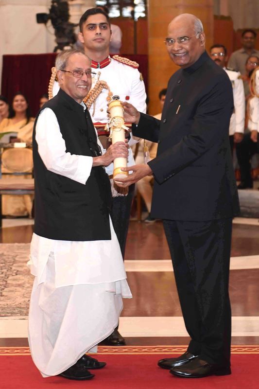 Pranab Mukherjee receiving Bharat Ratna
