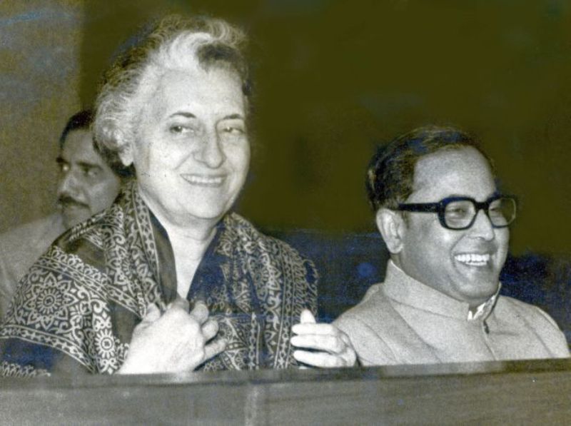 Pranab Mukherjee with Indira Gandhi in 1982 after he delivered the Budget speech