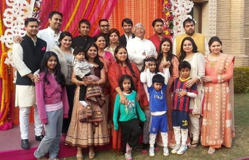 Rabri Devi centre with her husband children and grandchildren