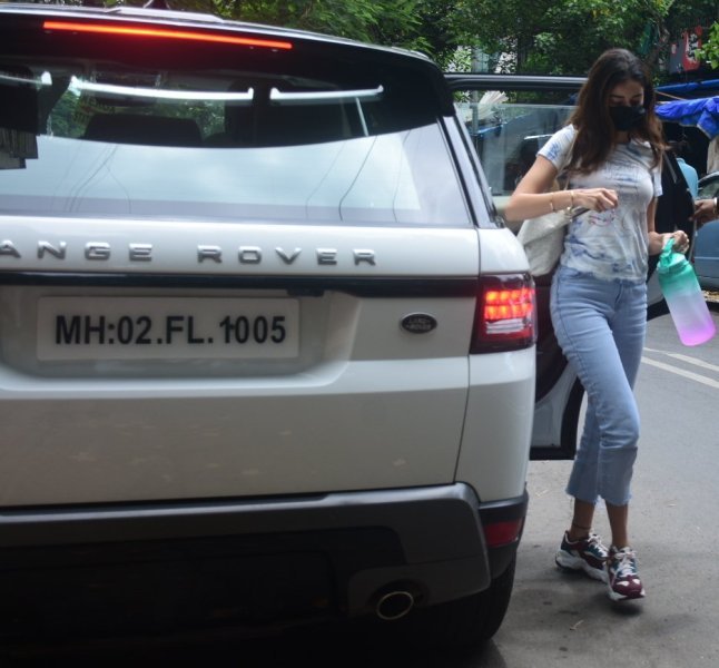 Ananya Pandey with her Range Rover car