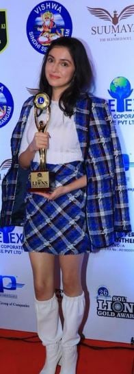 Divya Khosla Kumar with Lion Gold Award