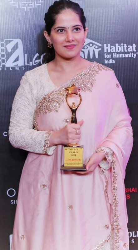 Jaya Kishoro with her Iconic Motivational Speaker of The Year Award