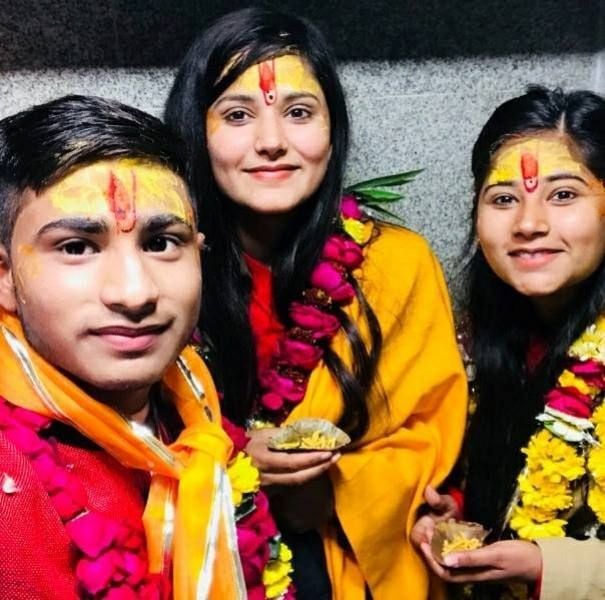 Nidhi Saraswat with her sister and brother